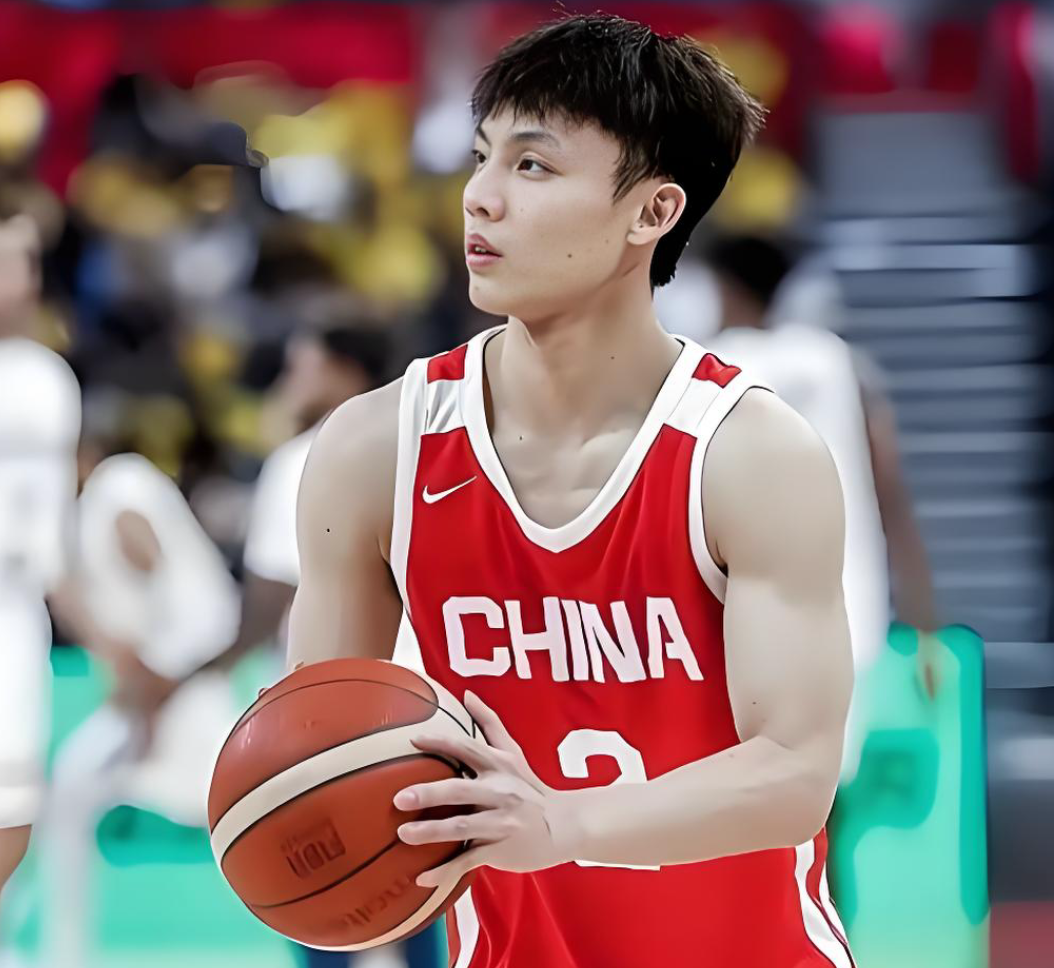 乐鱼在线（中国）-晚上10点！中国男篮最新大名单出炉：徐杰和庞峥麟入选，周琦无缘
